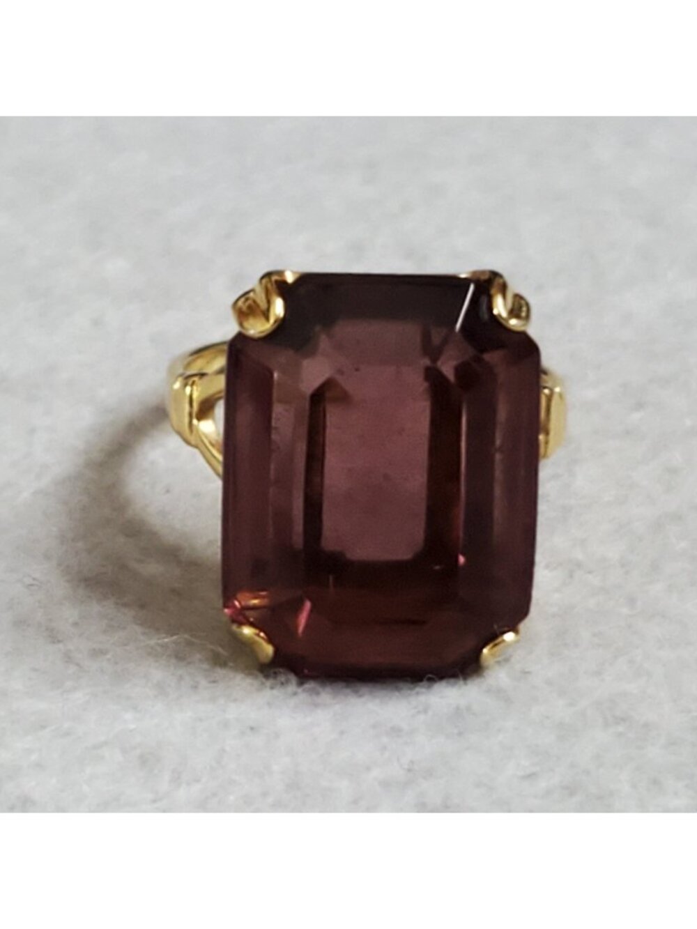 Vintage Avon Rhinestone Ring Sz 7.5 Purple Gold Tone Cocktail Emerald Cut